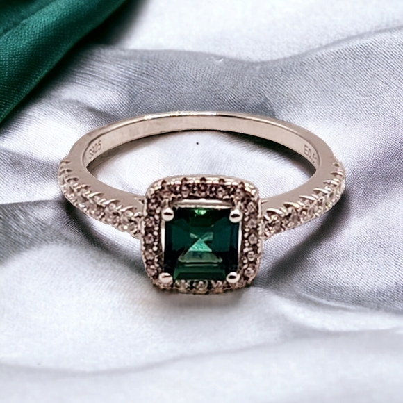 Emerald Moissanite Ring - Picture 4 of 8